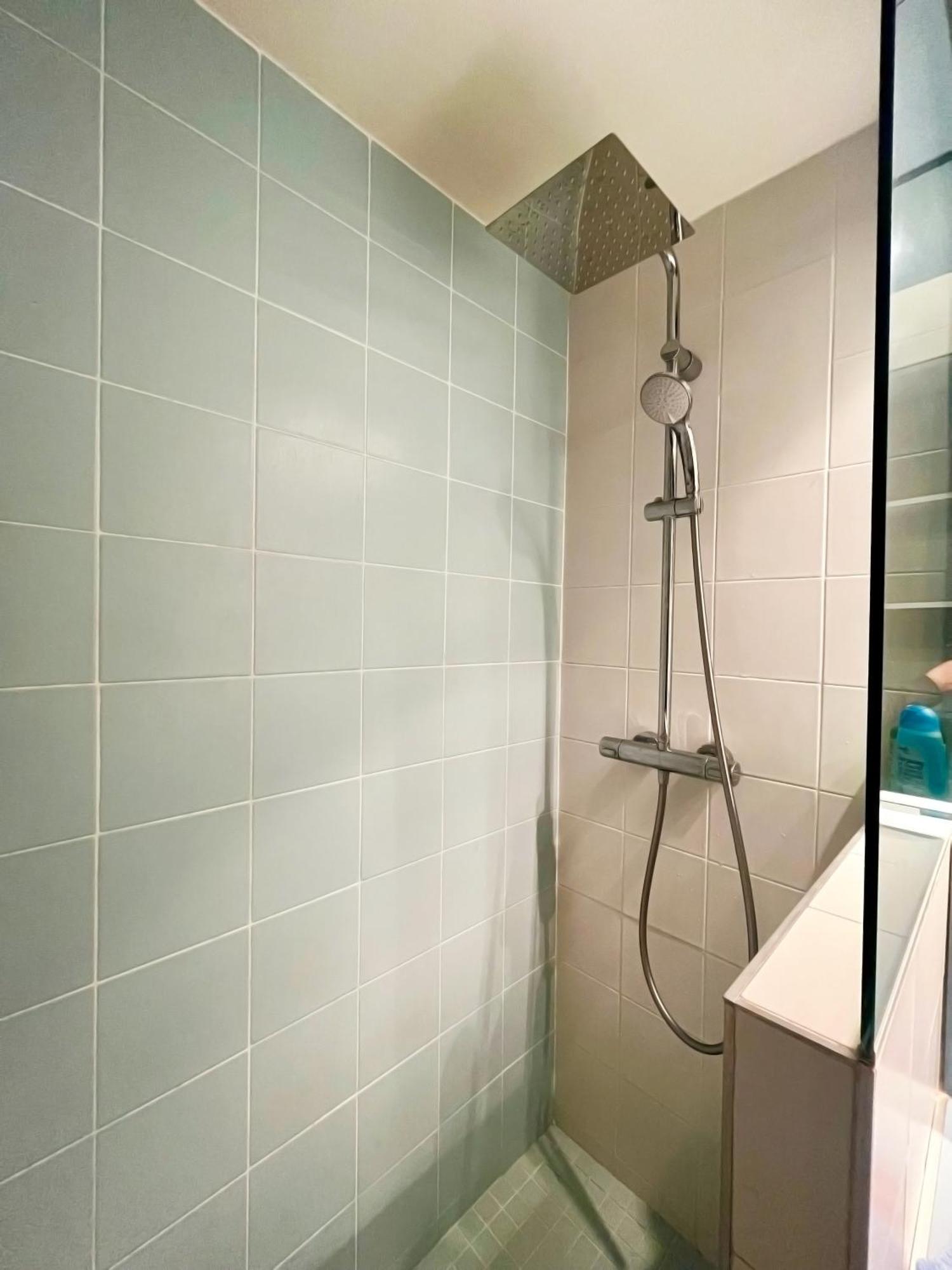 Apt Golfe Juan - 5Min Des Plages - Parking Privee - Piscine Rooftop فالوريس المظهر الخارجي الصورة